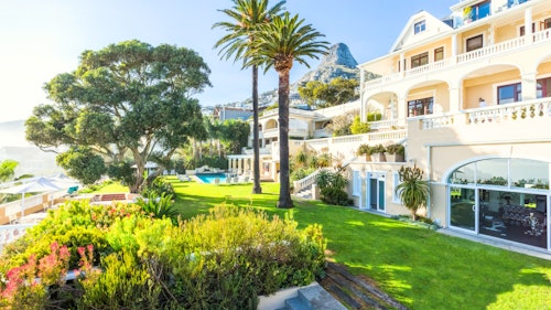 Nestled above Cape Town's exclusive Bantry Bay, Ellerman House offers an intimate retreat with breathtaking views of the Atlantic Ocean. Just 8 kilometres from the bustling Victoria & Alfred Waterfront, this serene haven feels worlds apart. With only a handful of rooms and two suites, Ellerman House promises a personalised and luxurious experience.

Indulge in the finer things in life with Ellerman House’s magnificent art collection, featuring works dating back to the 1800s, alongside a contemporary gallery showcasing the talents of current South African artists. The cellar filled with vintage South African wines is perfect for connoisseurs, while the restaurant’s delectable cuisine celebrates the rich flavours of the region.

Stroll through the newly established indigenous Cape fynbos garden, created with the expertise of the Kirstenbosch National Botanical Garden. The lush, soul-soothing spa and the heartfelt hospitality ensure a stay that rejuvenates the body and spirit.

INSIDER’S TIP: For an unforgettable experience, don’t miss the sunset views from the terrace, accompanied by a glass of fine wine.